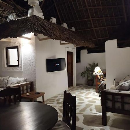 Twiga House Resort Piscina ☆☆☆☆☆ Pearl Beach Watamu Esterno foto