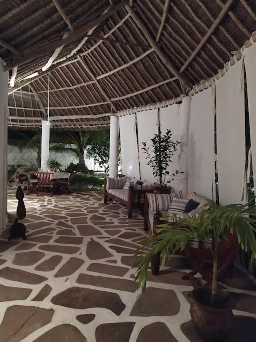 Twiga House Resort Piscina ☆☆☆☆☆ Pearl Beach Watamu Esterno foto