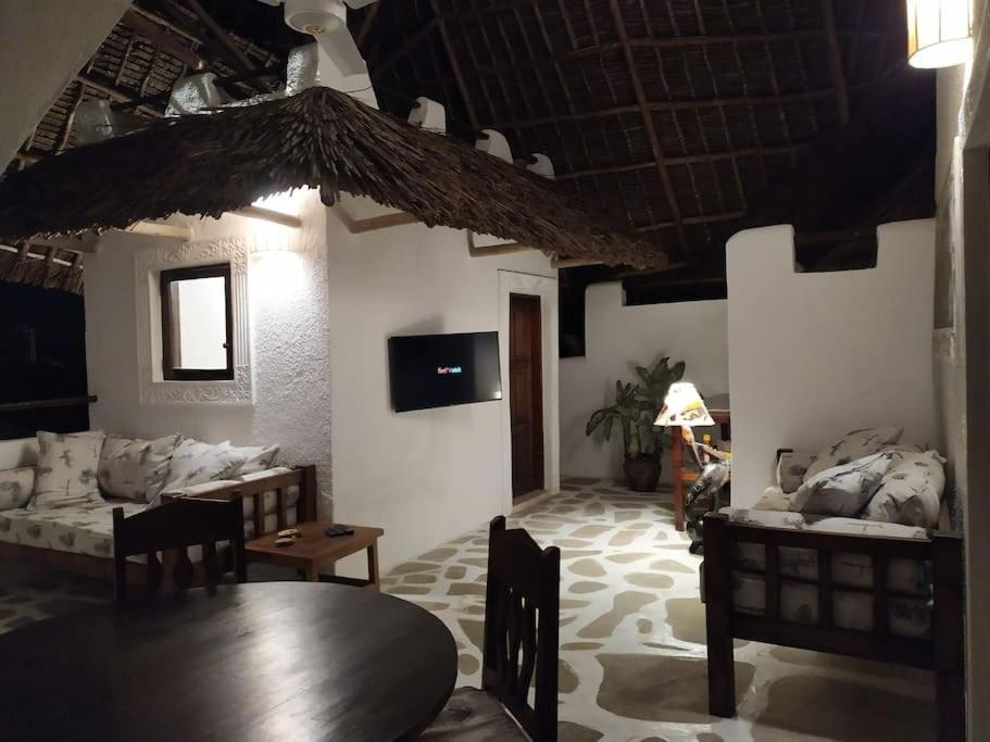 Twiga House Resort Piscina ☆☆☆☆☆ Pearl Beach Watamu Esterno foto