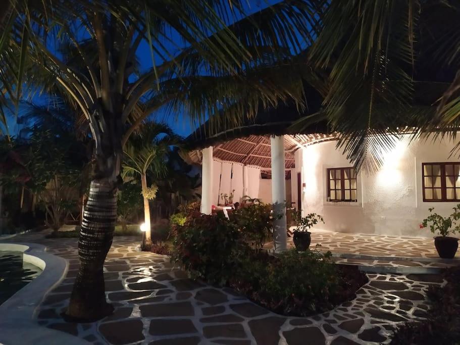 Twiga House Resort Piscina ☆☆☆☆☆ Pearl Beach Watamu Esterno foto
